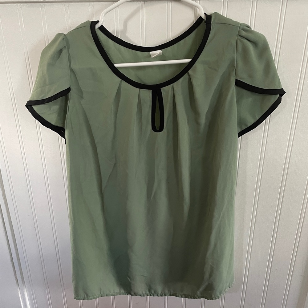 Peep-hole neckline blouse
